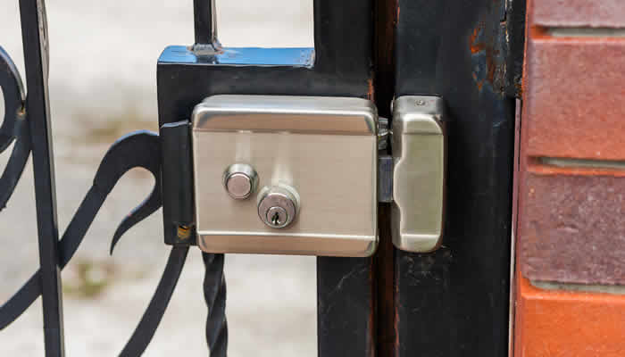 Chelsea London SW3 Gate Lock Repair - new install