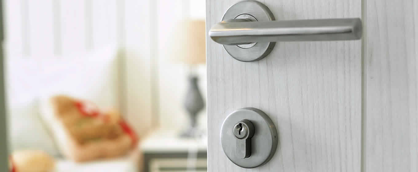 rental-room-door-locksmith.jpg