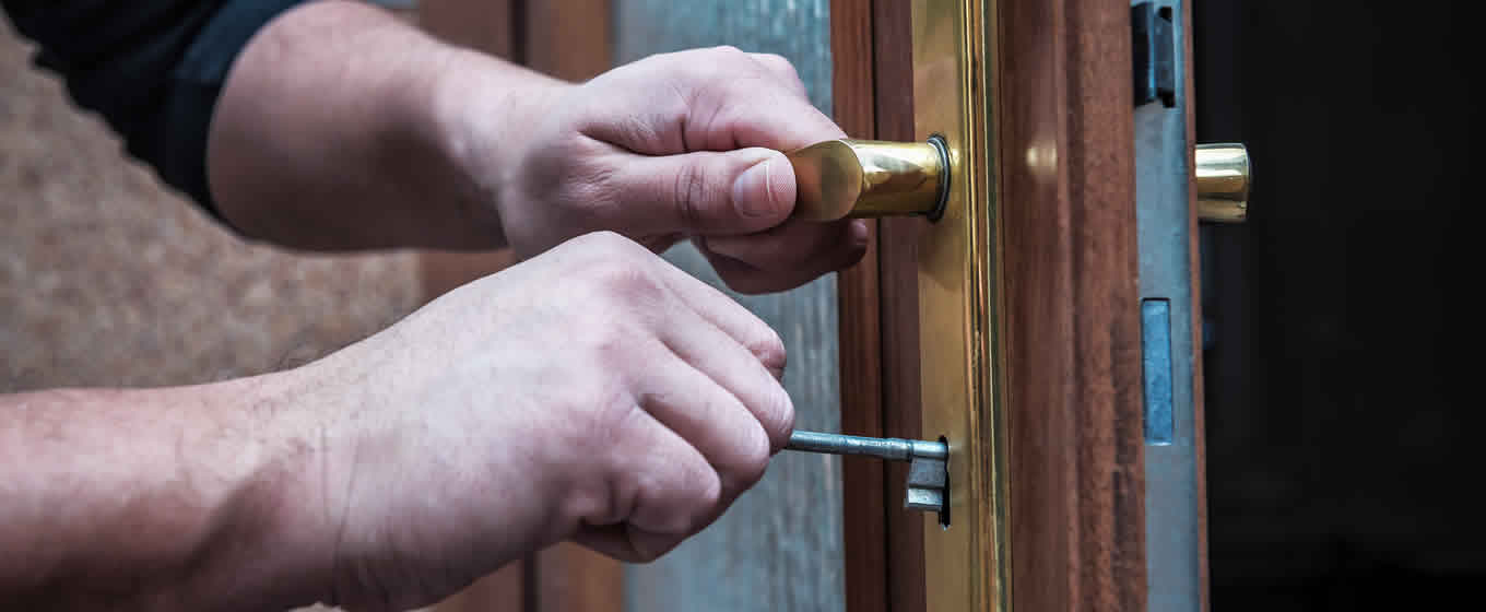 professional-locksmith-repair-door-lock.jpg